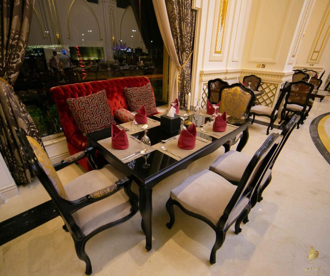 Casablanca Grand Hotel Jeddah Luaran gambar A table set for dinner